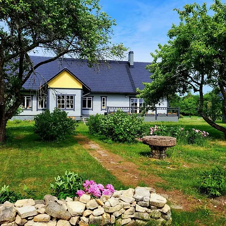 Nyaraló Saadumaee House
